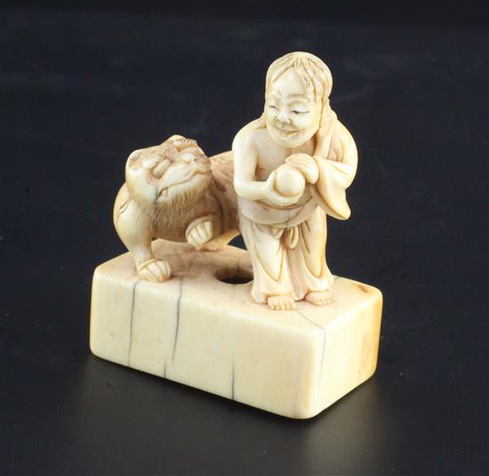 A Japanese ivory netsuke of Binzuru rakan and a tiger, Edo period, height 4.8cm